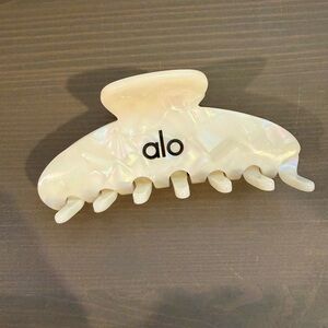 ALO Yoga Iridescent Hair Clip